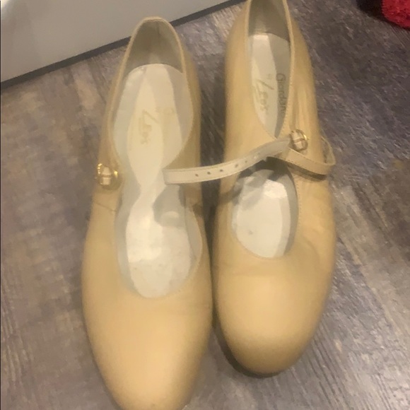 Tape shoes - Picture 1 of 1